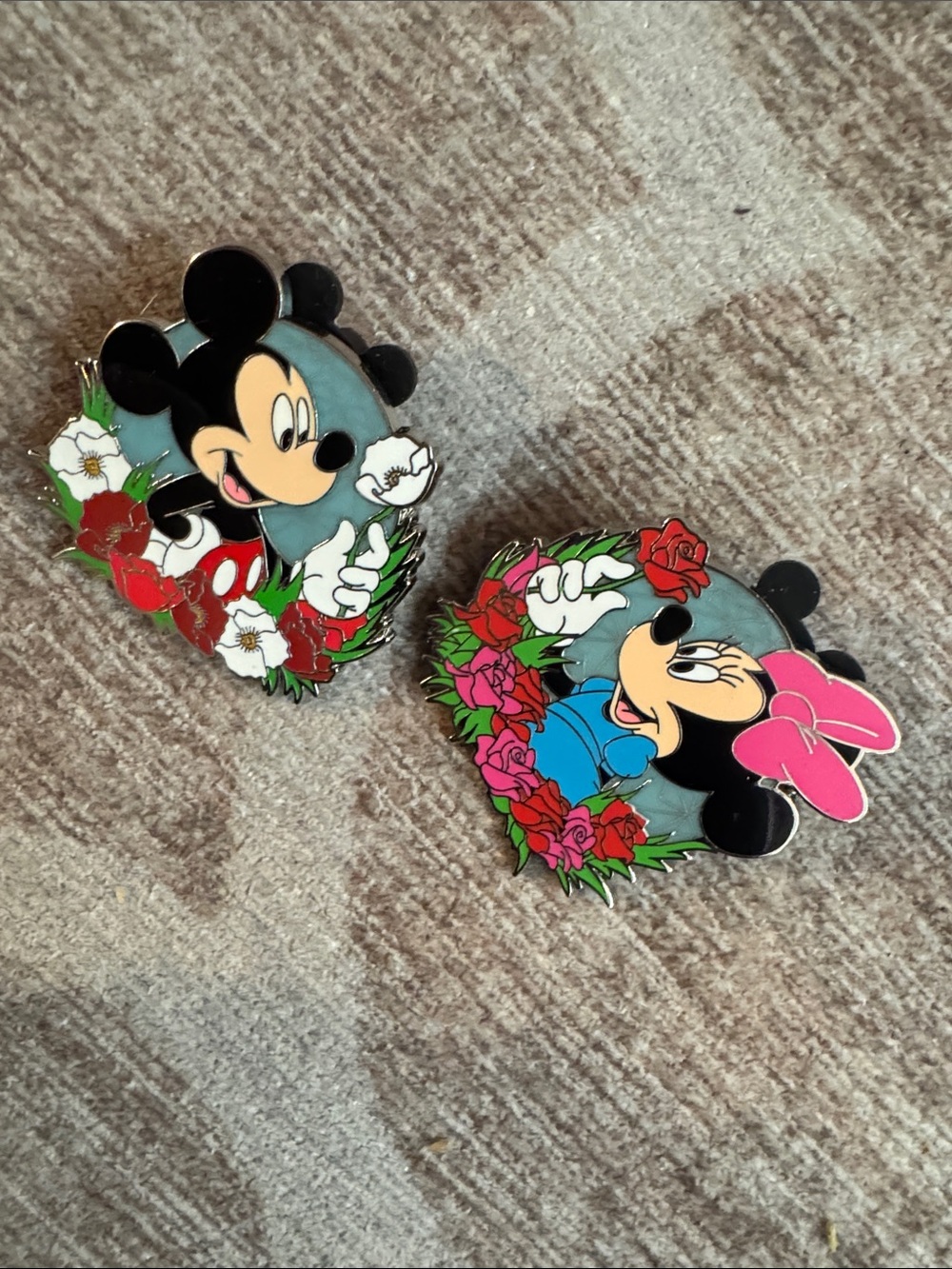 Disney Mickey and Minnie pins NEW